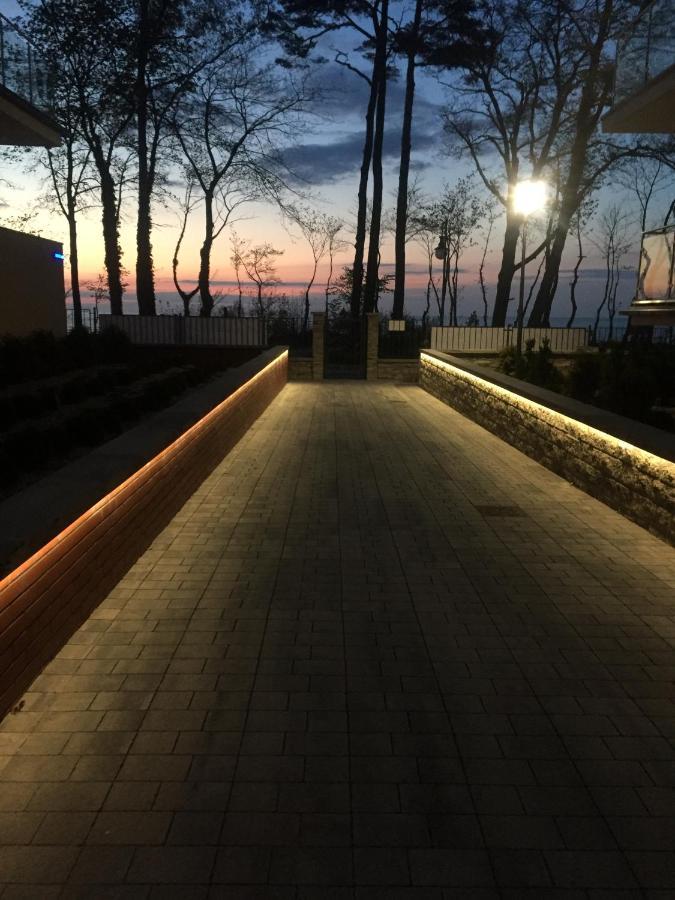 Apartament Nadmorski Z Basenem Klifowa Rewal Exterior foto